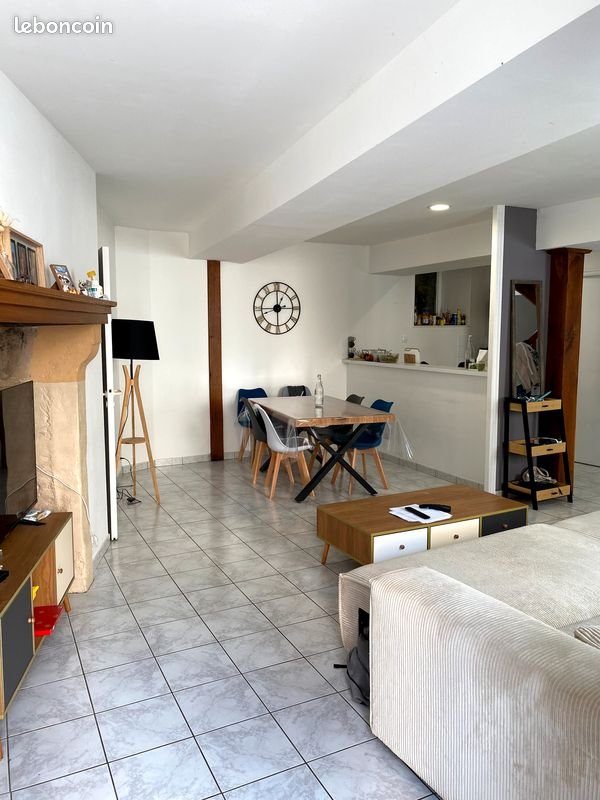 Maison à louer, 80m², Daon
