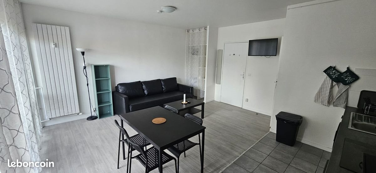 Appartement à louer, 28m², Evry