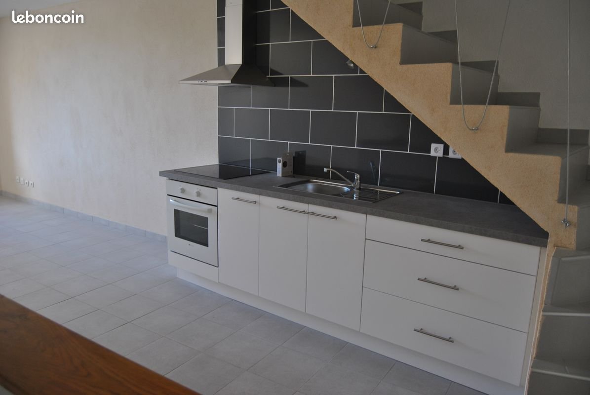 Maison à louer, 60m², Corneilhan