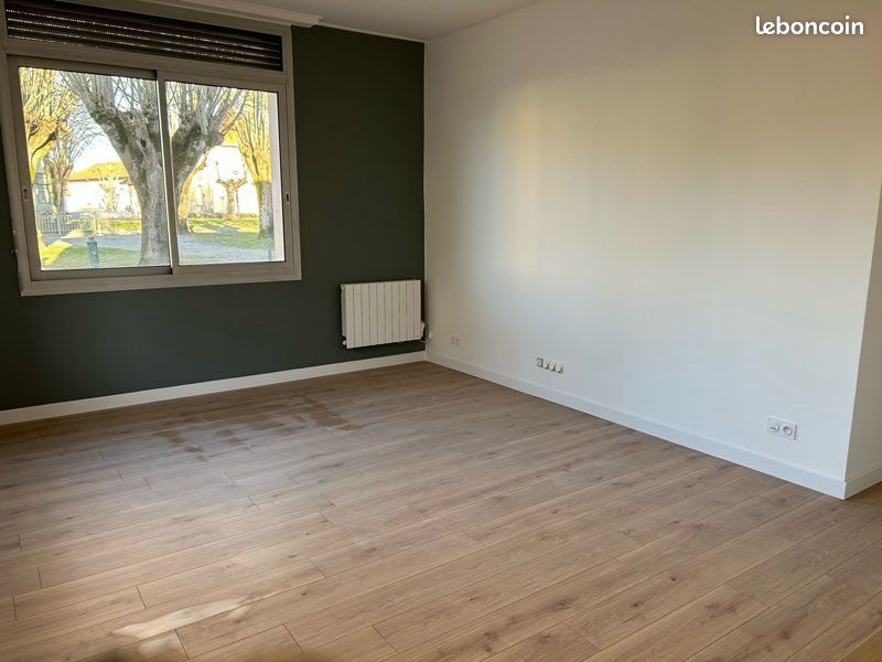 Appartement à louer, 43m², Sabres