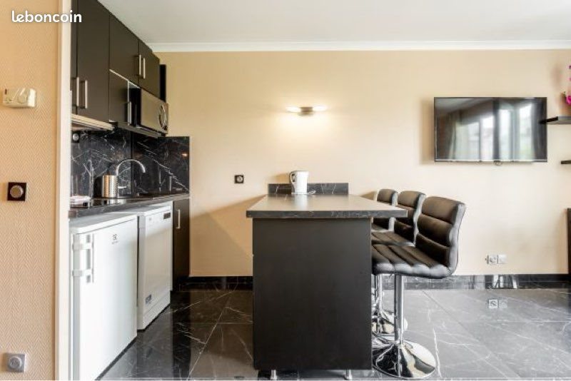 Appartement à louer, 30m², Courbevoie
