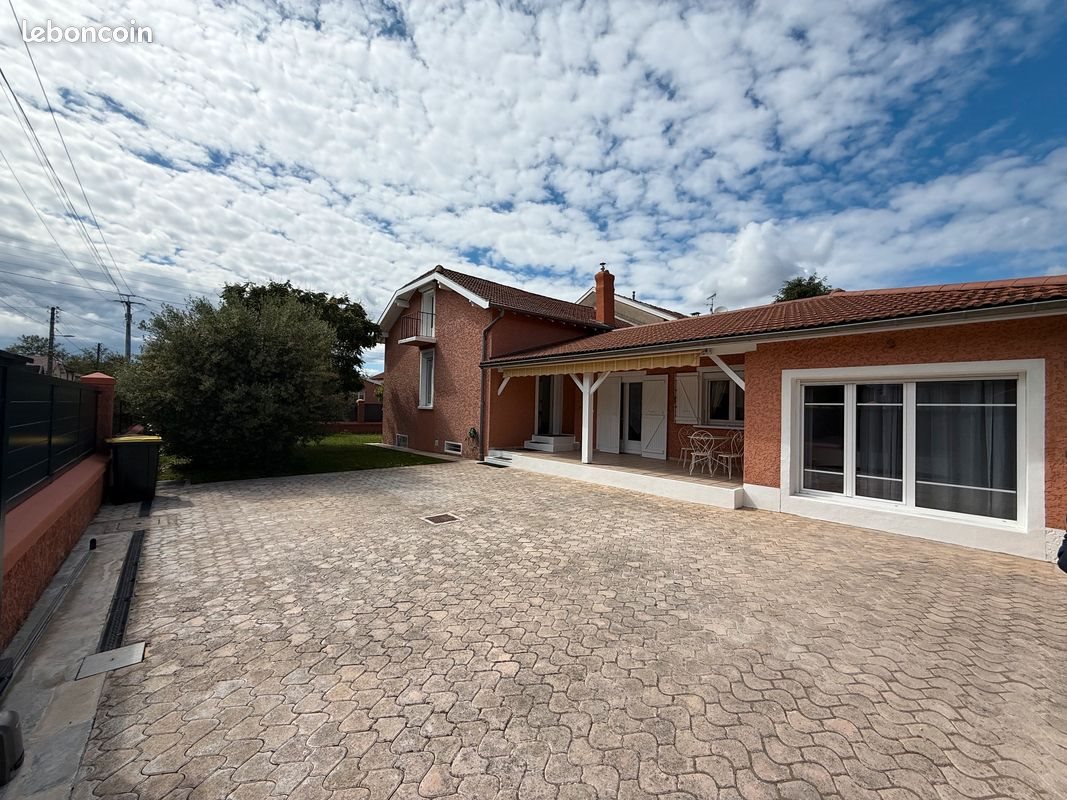 Maison à louer, 180m², Vénissieux