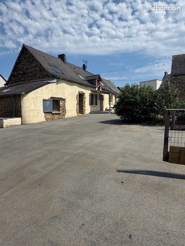 Maison à louer, 119m², Ercé-en-Lamée