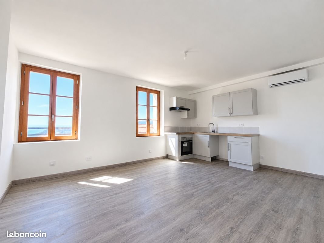 Appartement à louer, 55m², Pradelles
