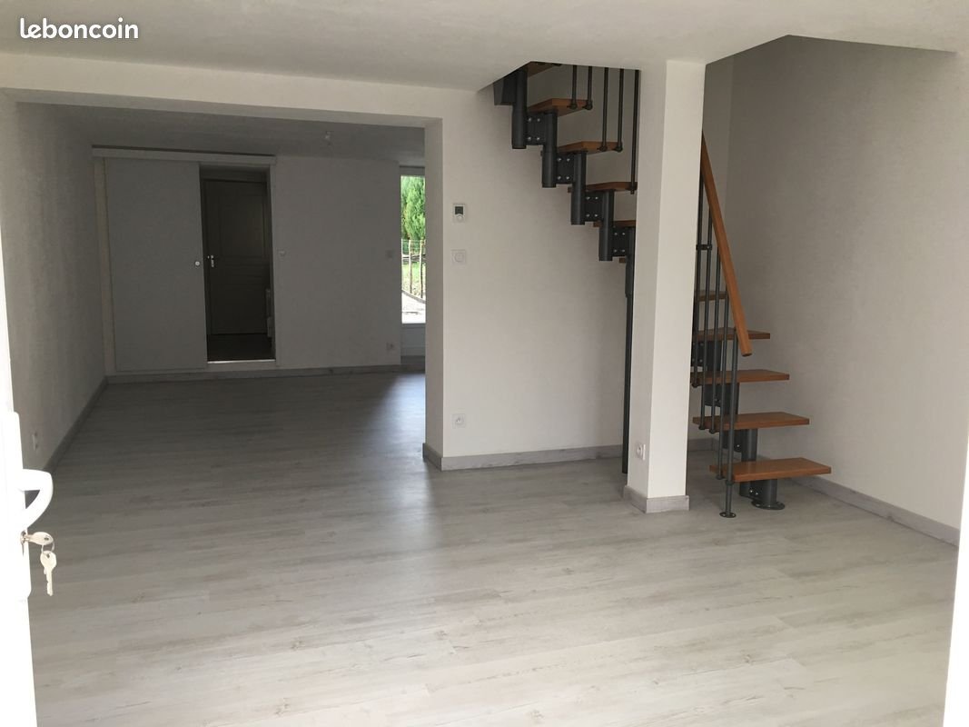Appartement à louer, 82m², Jayat