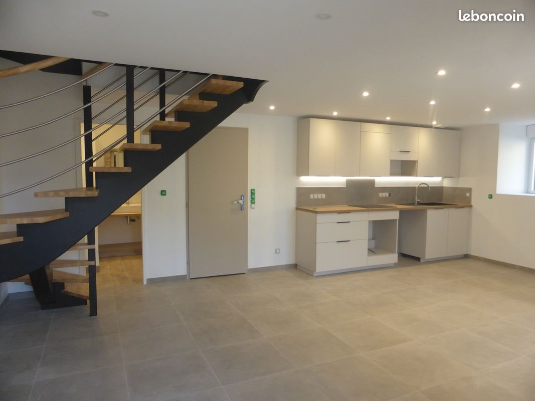 Maison à louer, 82m², Theix