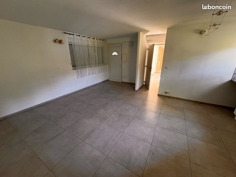 Appartement à louer, 45m², Solliès-Toucas