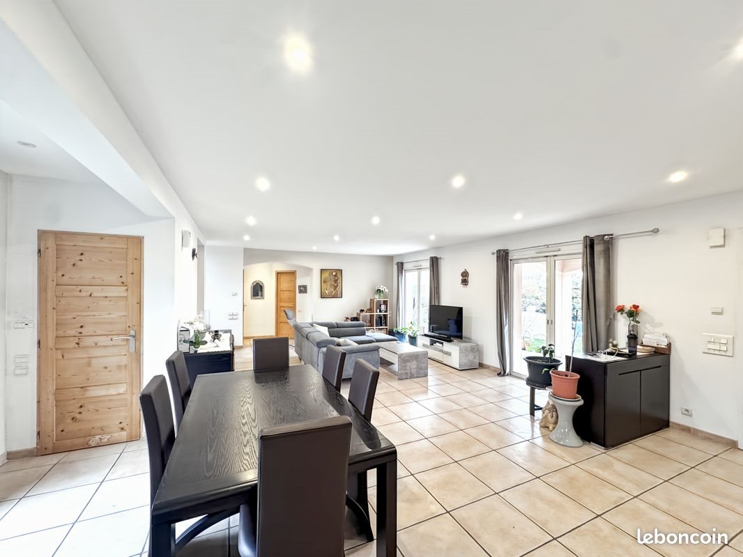 Maison à vendre, 175m², Eyguières