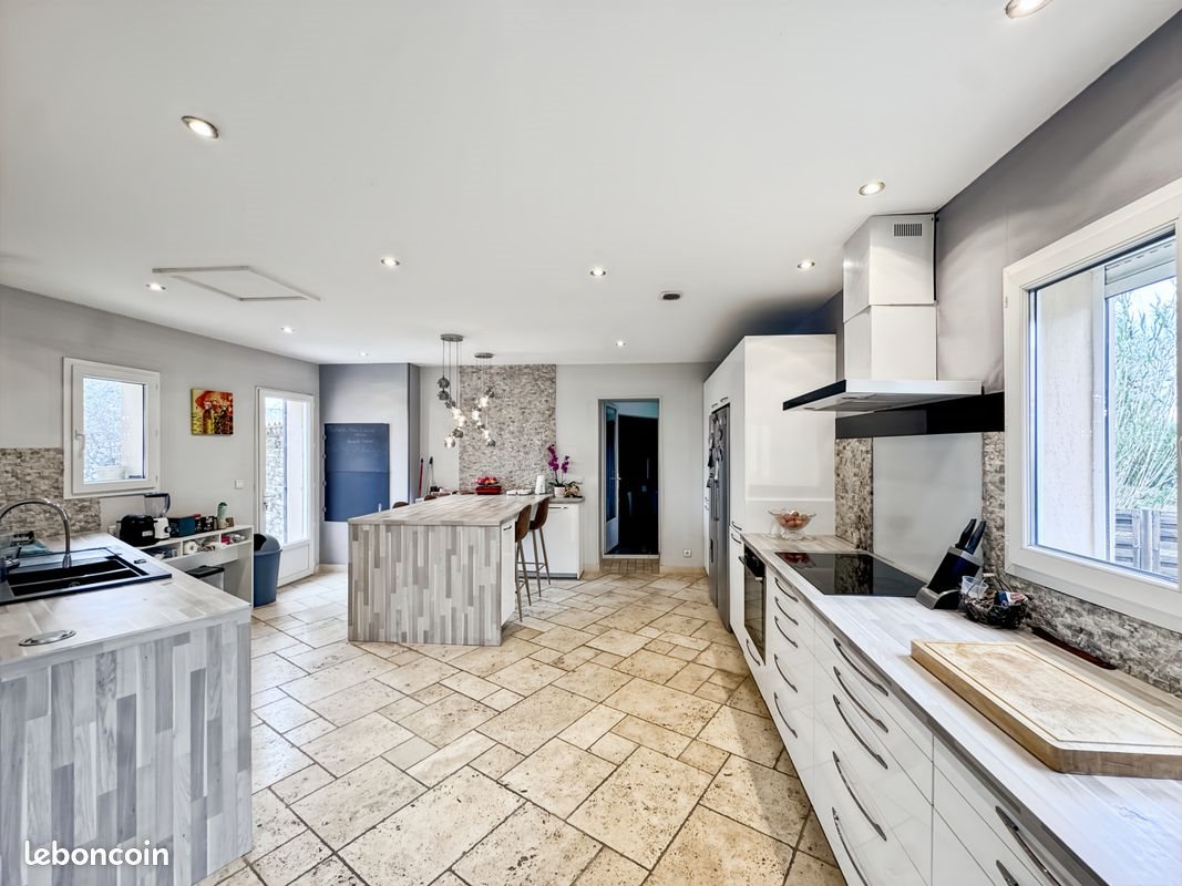 Maison à vendre, 175m², Eyguières