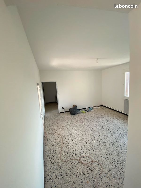 Appartement à louer, 110m², Saint-Julien-les-Rosiers
