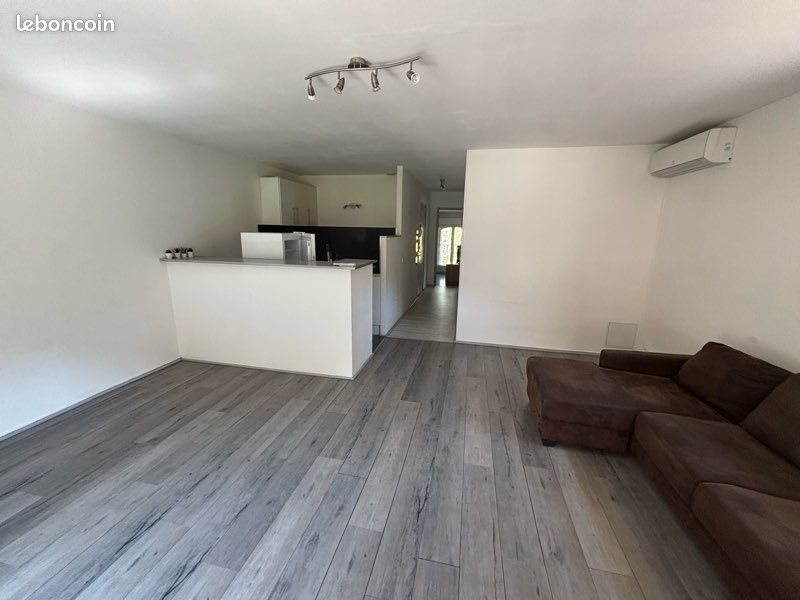 Appartement à louer, 62m², Entrechaux