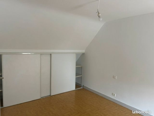 Maison à louer, 70m², Langoëlan