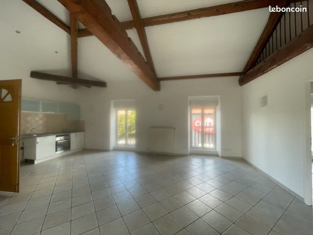 Appartement à louer, 90m², Panissières