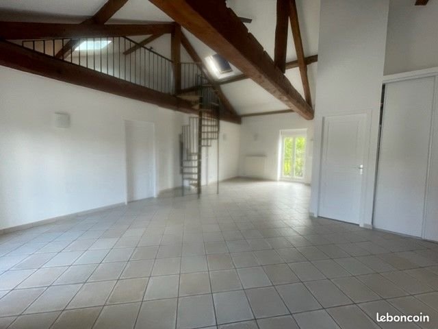 Appartement à louer, 90m², Panissières