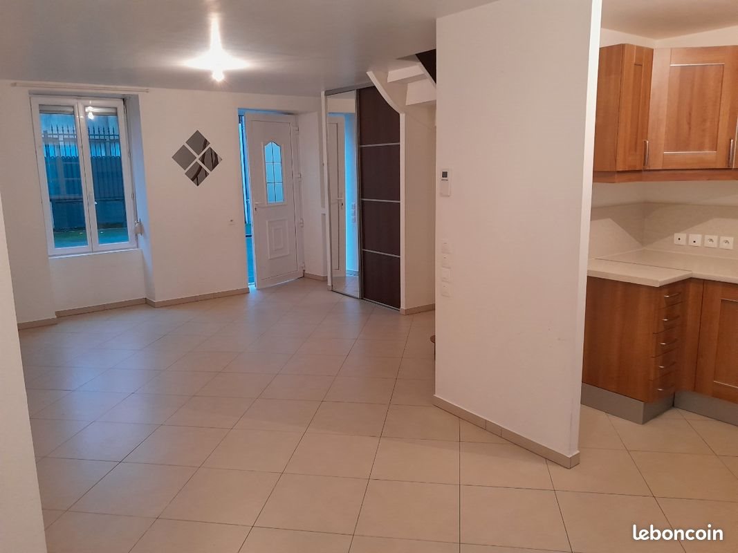 Maison à louer, 90m², Evron