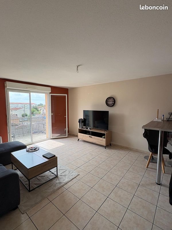Appartement à louer, 47m², Saint-Juéry