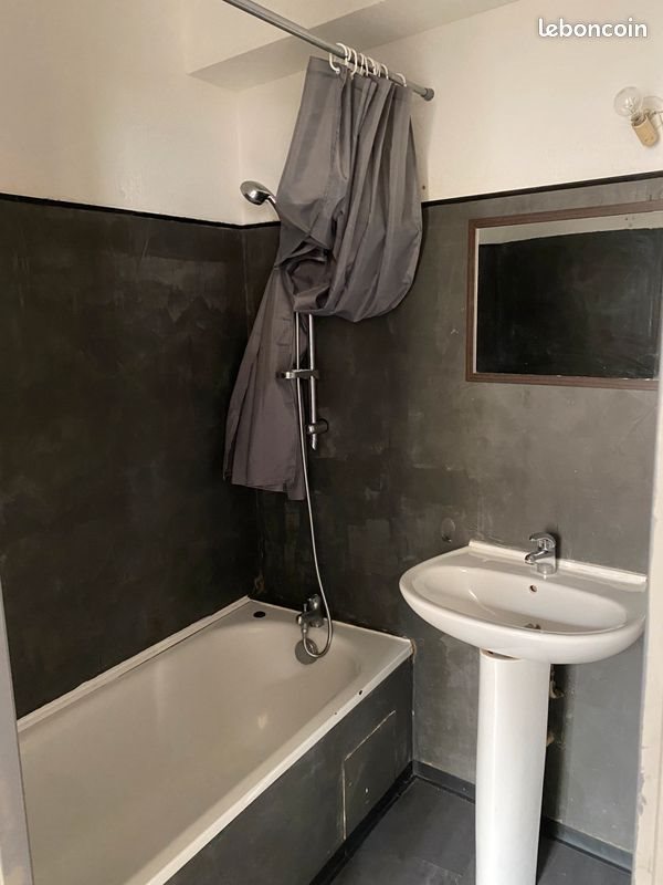 Appartement à louer, 2711m², Privas