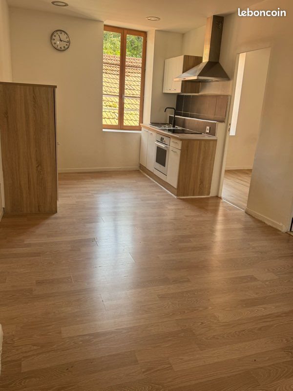 Appartement à louer, 75m², Thizy