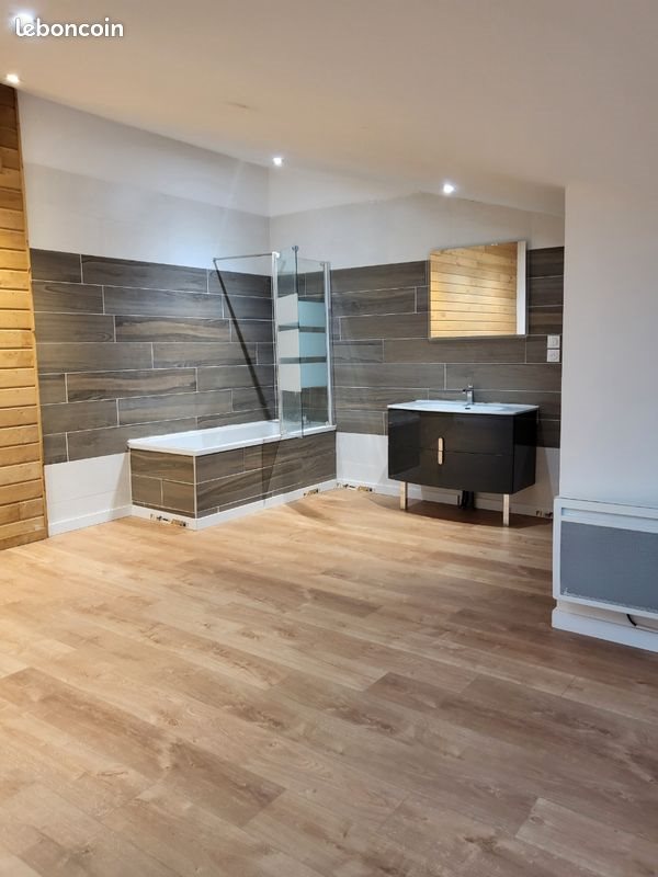 Appartement à louer, 65m², Poncin
