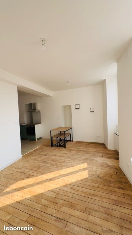 Appartement à louer, 57m², Saint-Julien-du-Sault