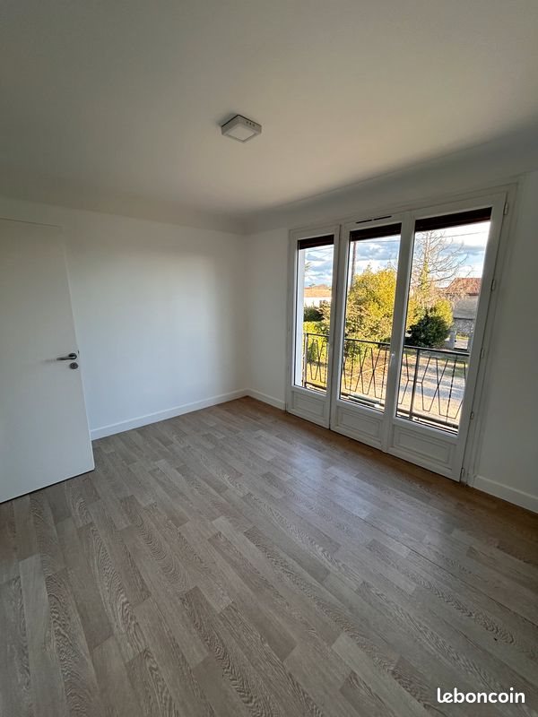 Maison à louer, 156m², Béguey