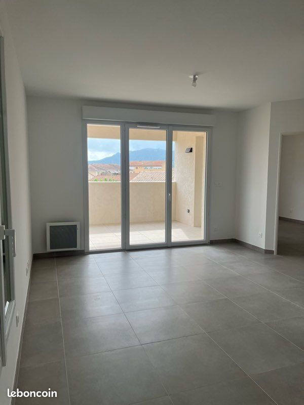 Appartement à louer, 43m², La Crau