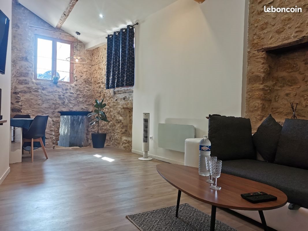 Maison à louer, 90m², Ansouis