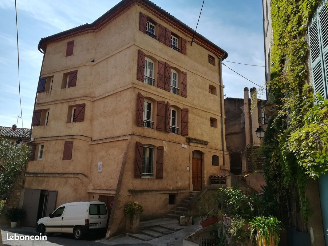 Appartement à louer, 53m², Cotignac