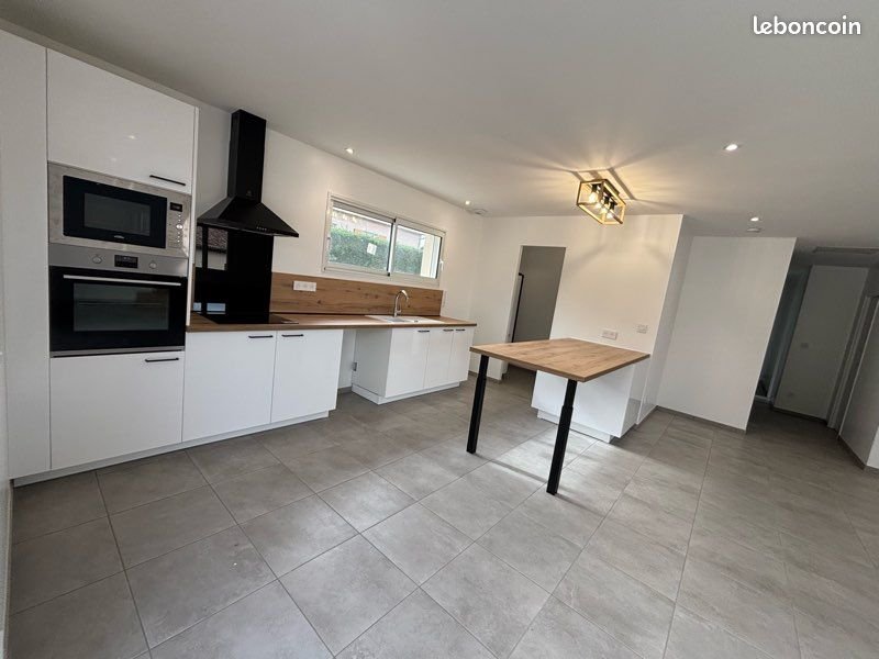 Maison à louer, 90m², Saint-Romain-de-Lerps