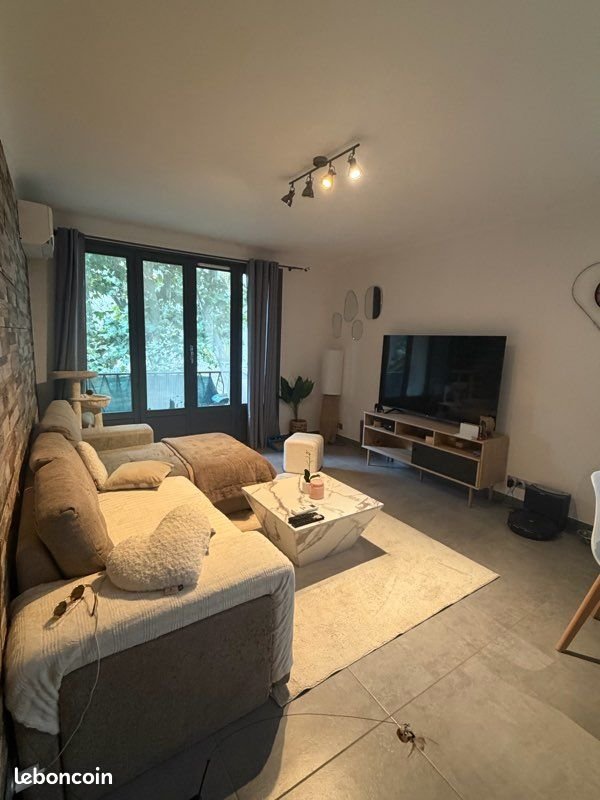 Appartement à louer, 61m², Viviers