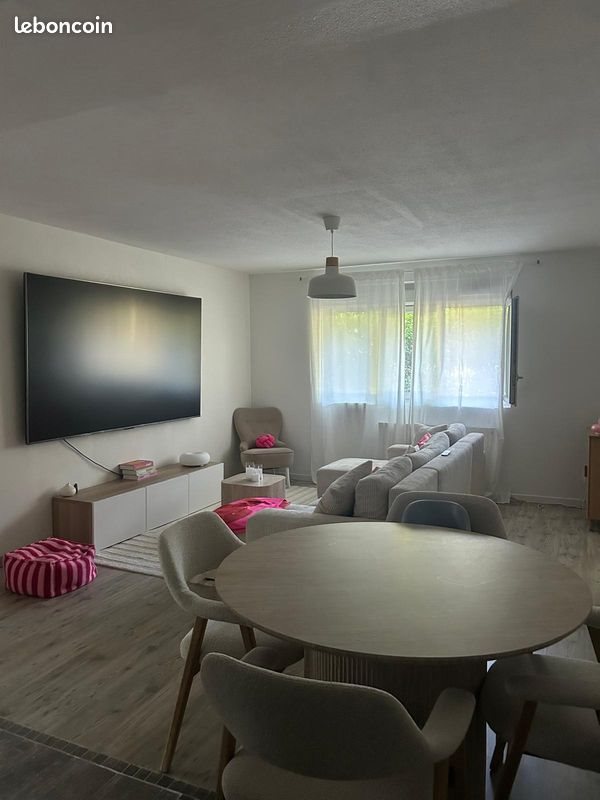 Appartement à louer, 65m², Gex