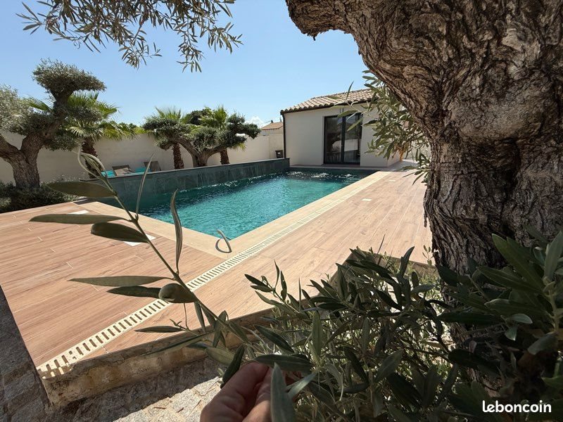 Maison à louer, 201m², Bezouce