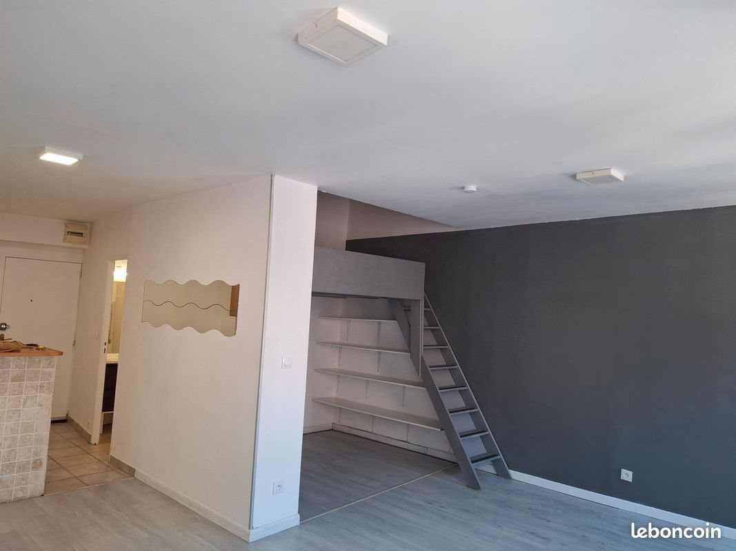 Appartement à louer, 38m², Eyguières