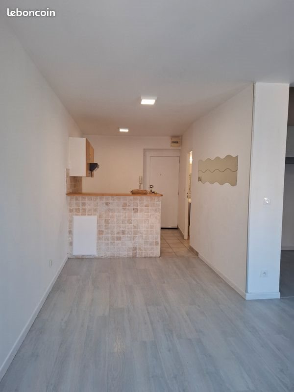 Appartement à louer, 38m², Eyguières