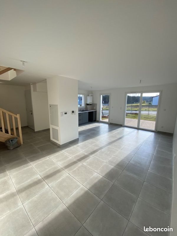 Maison à louer, 94m², Geneuille