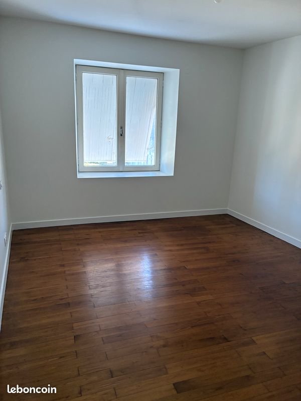 Maison à louer, 95m², Mervent