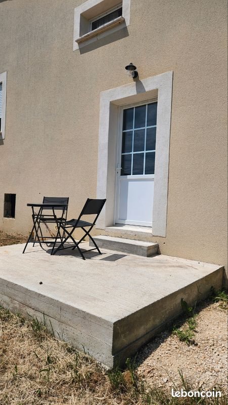 Appartement à louer, 20m², Saint-Julien-de-Peyrolas