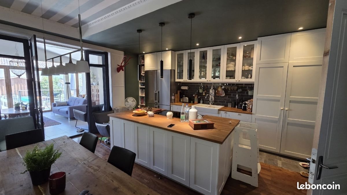 Maison à louer, 286m², Cozes