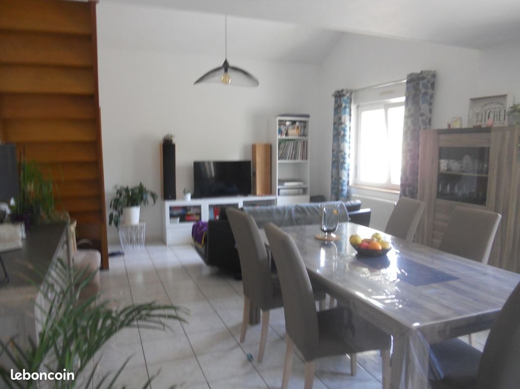 Appartement à louer, 84m², La Vèze