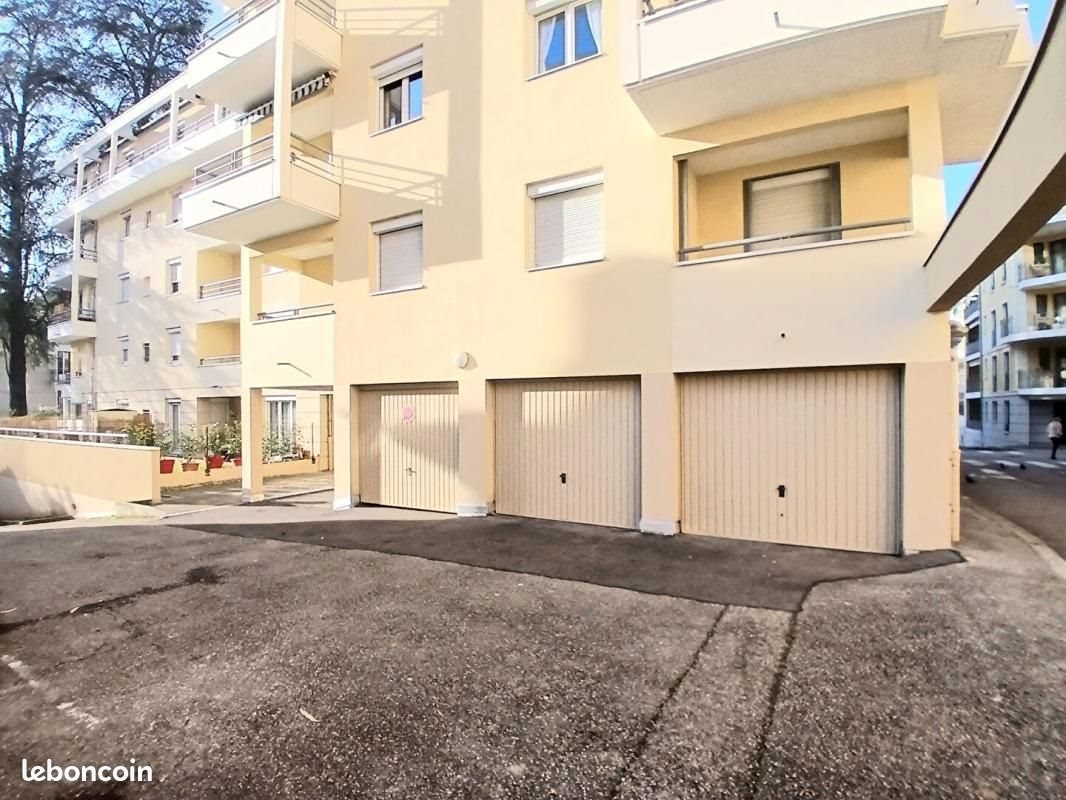 Appartement à louer, 75m², Gex