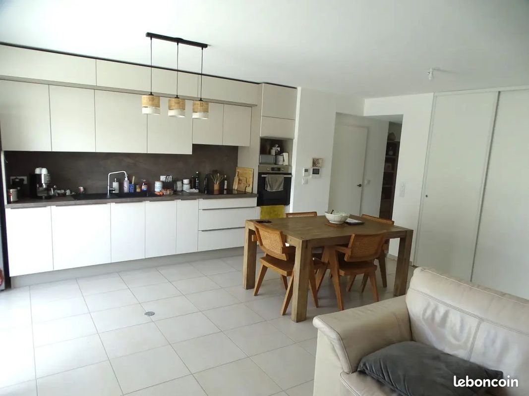 Appartement à louer, 75m², Gex