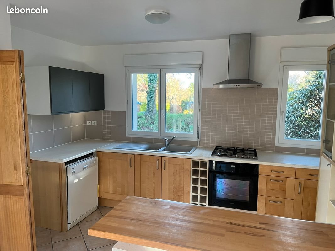 Maison à louer, 102m², Carhaix-Plouguer