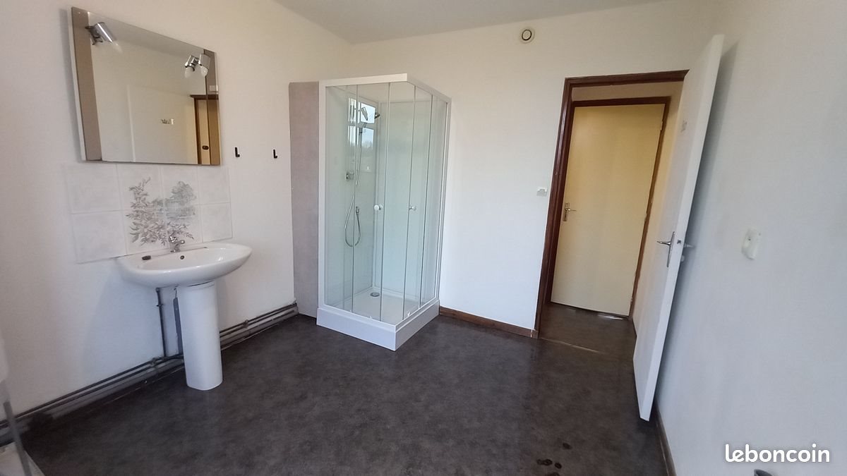 Appartement à louer, 75m², Etroeungt