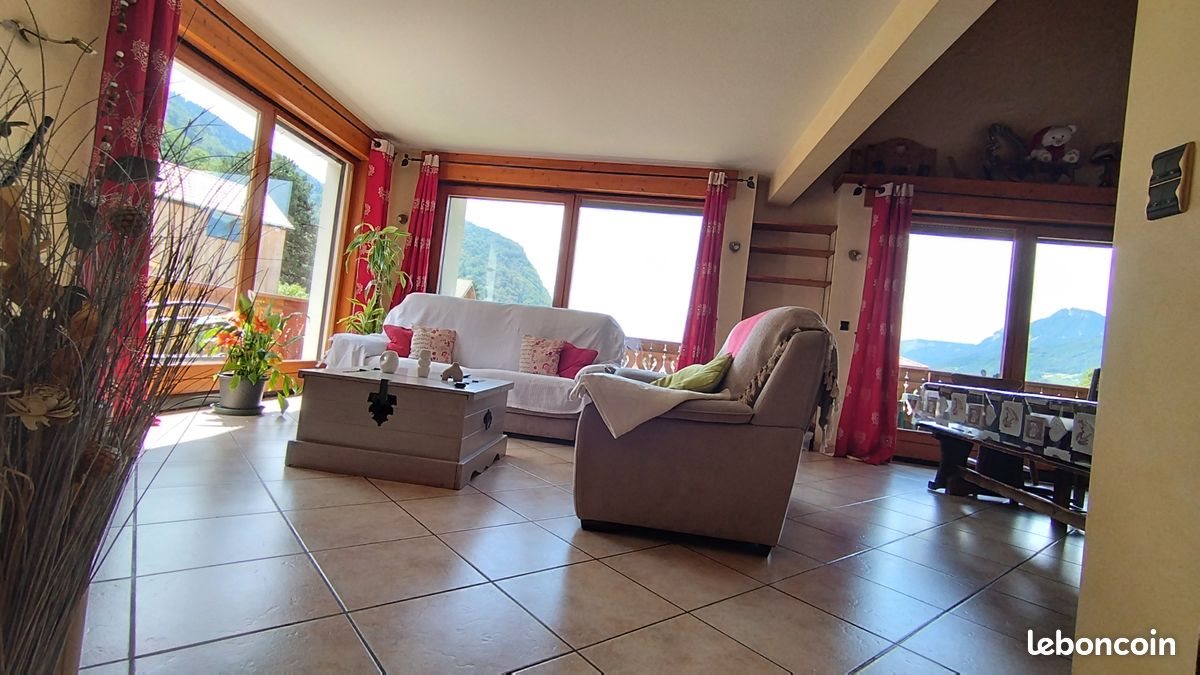 Appartement à louer, 211m², Vougy