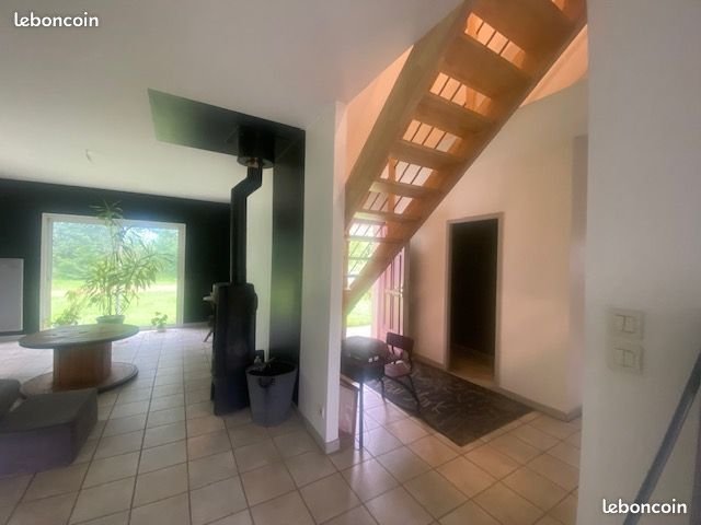 Maison à louer, 145m², Buros