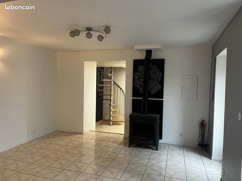 Maison à louer, 120m², Villeneuve-sur-Bellot