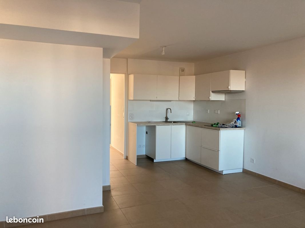 Appartement à louer, 54m², Marseille 8ème