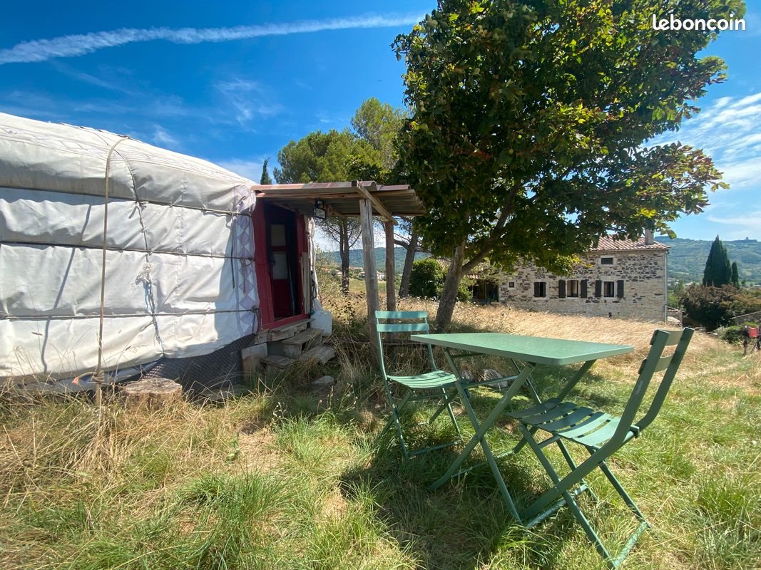 Maison à louer, 28m², Lussas