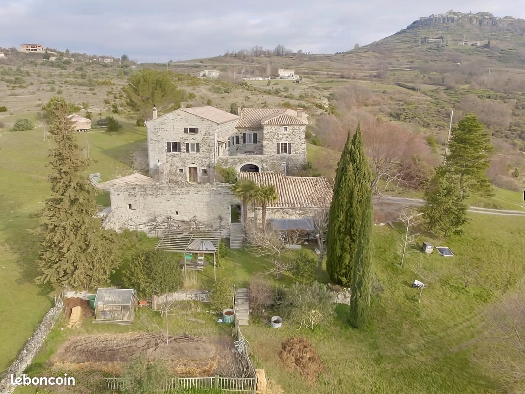 Maison à louer, 28m², Lussas