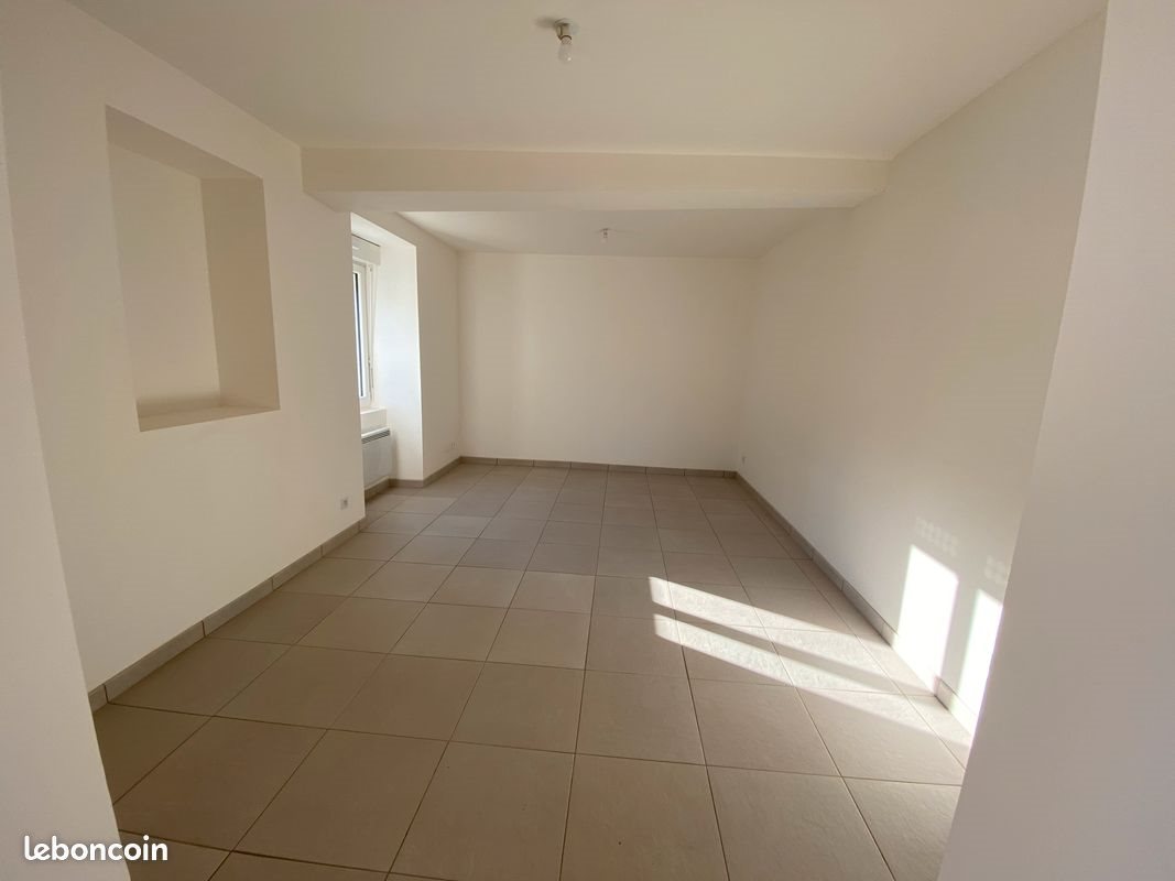 Maison à louer, 78m², Saint-Jean-d'Assé